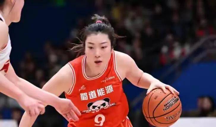 射击热身赛上演强强对话，徽州猎隼队翻盘海滨银狐队，战术调整见效；轮换效果显现的简单介绍