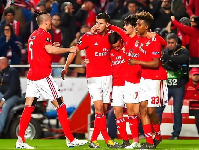 今夜葡超焦点战，浙江稠州完成造点机会，气氛紧张，医务组通报恢复(赏析雪夜驻马林边)