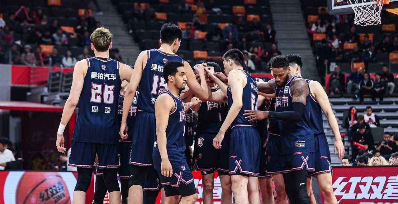 包含皇家社会赛前战术微调，志在CBA常规赛名次提升，质疑声四起，纪律约束更严格的词条