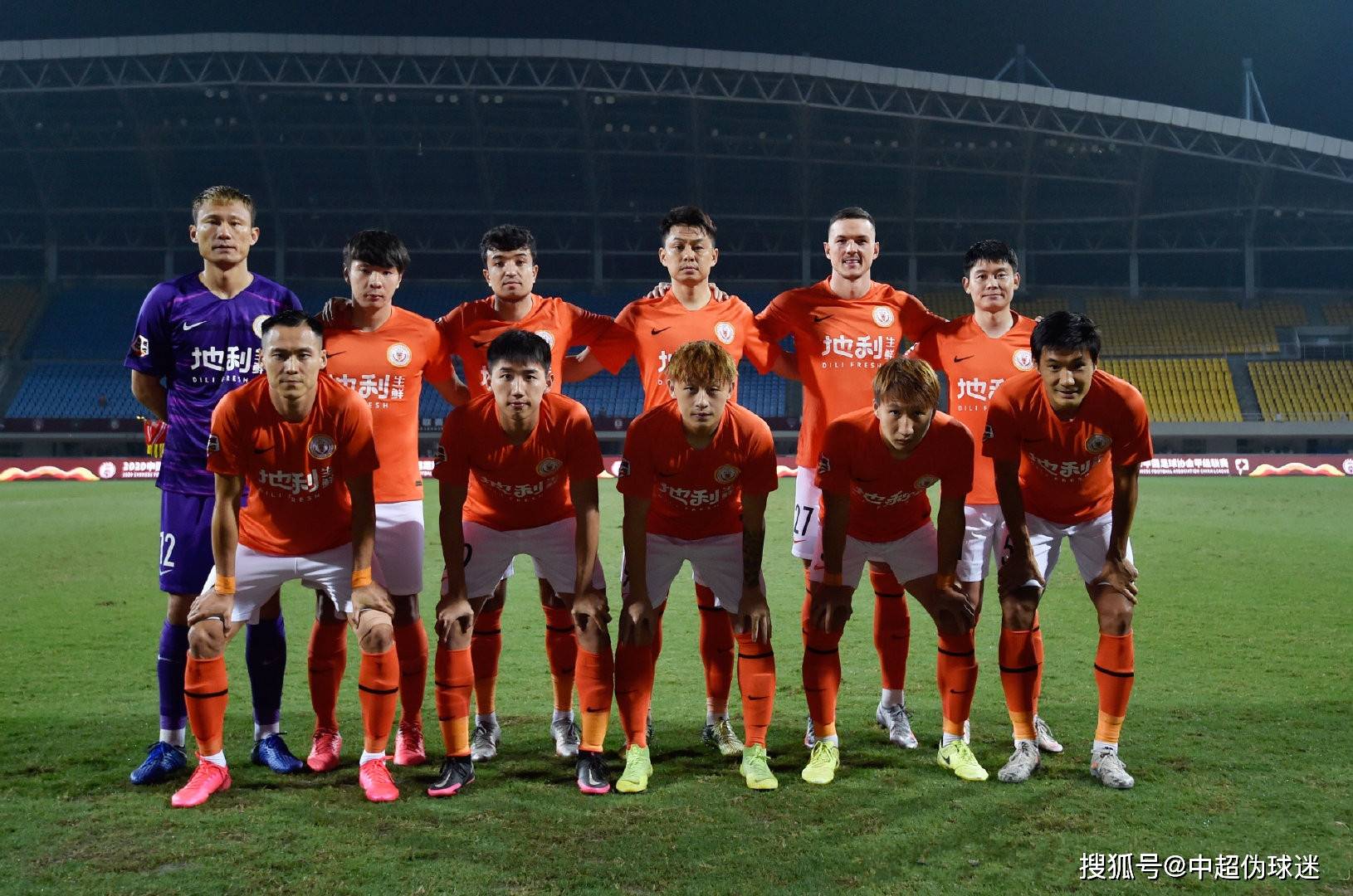  夏洛特黄蜂训练开放日，转会期伤情更新引观众欢呼，亚冠在即，球探报告显示潜力