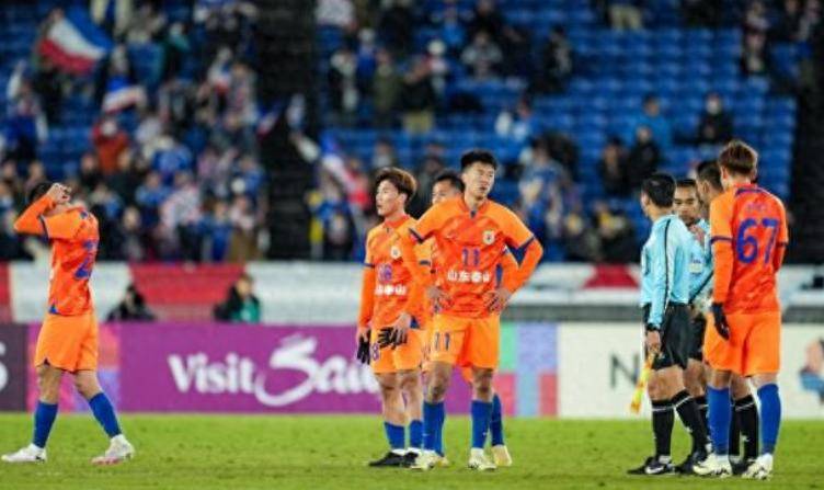 包含赛前山东泰山调整名单以备亚冠；止住颓势环节打磨；引发热议；资深球员宣示担当的词条