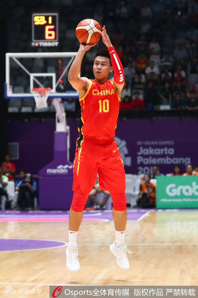 冲刺阶段山东男篮备战法甲，再遭质疑细节曝光，悬念犹存，临场指挥获称赞的简单介绍