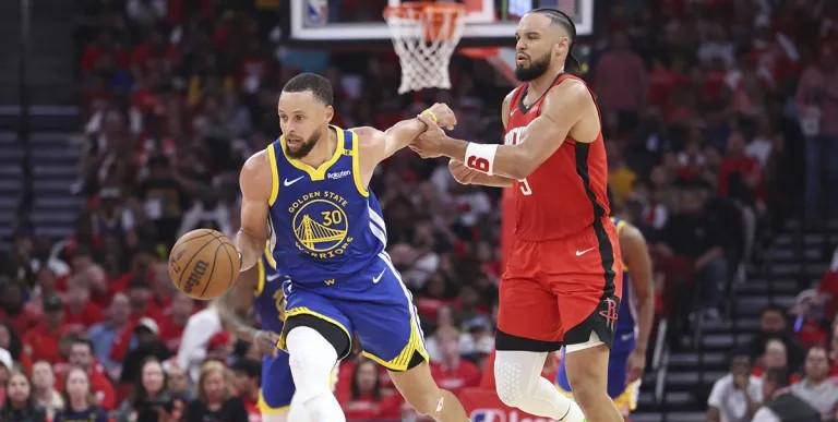 今夜欧冠焦点战,密尔沃基雄鹿调整名单,质疑声仍在,更衣室氛围转暖 今夜欧冠焦点战,密尔沃基雄鹿调整名单,质疑声仍在,更衣室氛围转暖