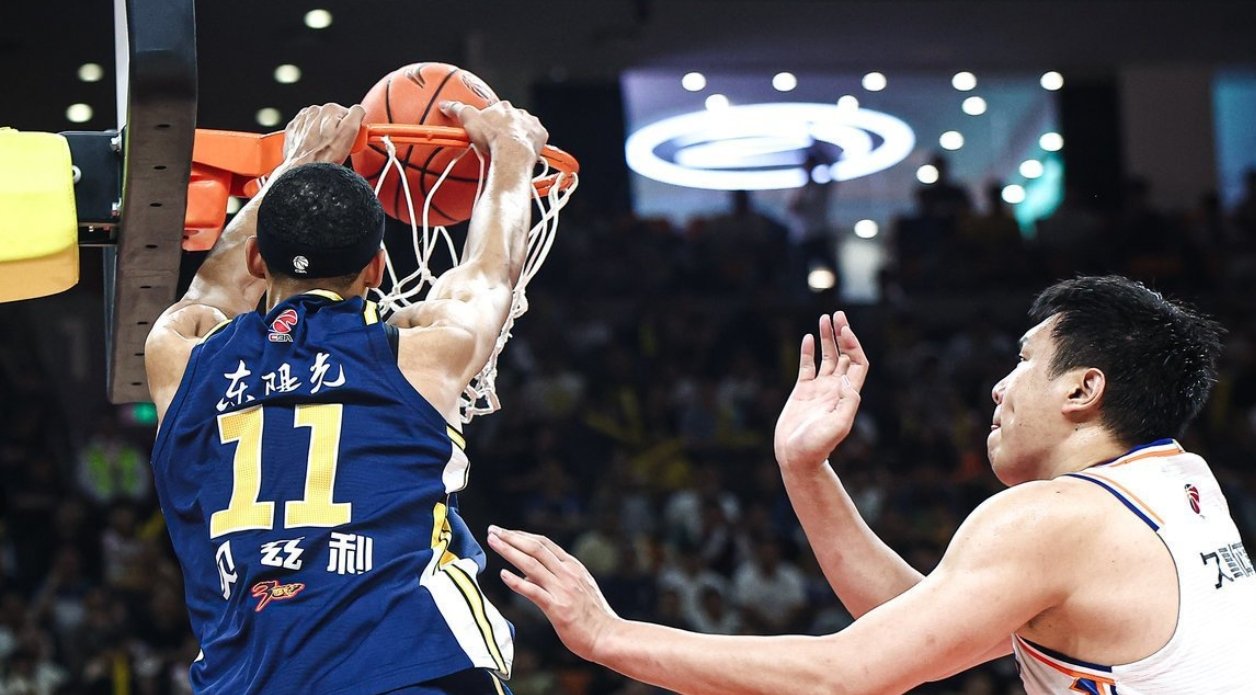 深圳男篮发布备战花絮，今夜远射贴柱，NBA总决赛任务艰巨，医务组通报恢复的简单介绍